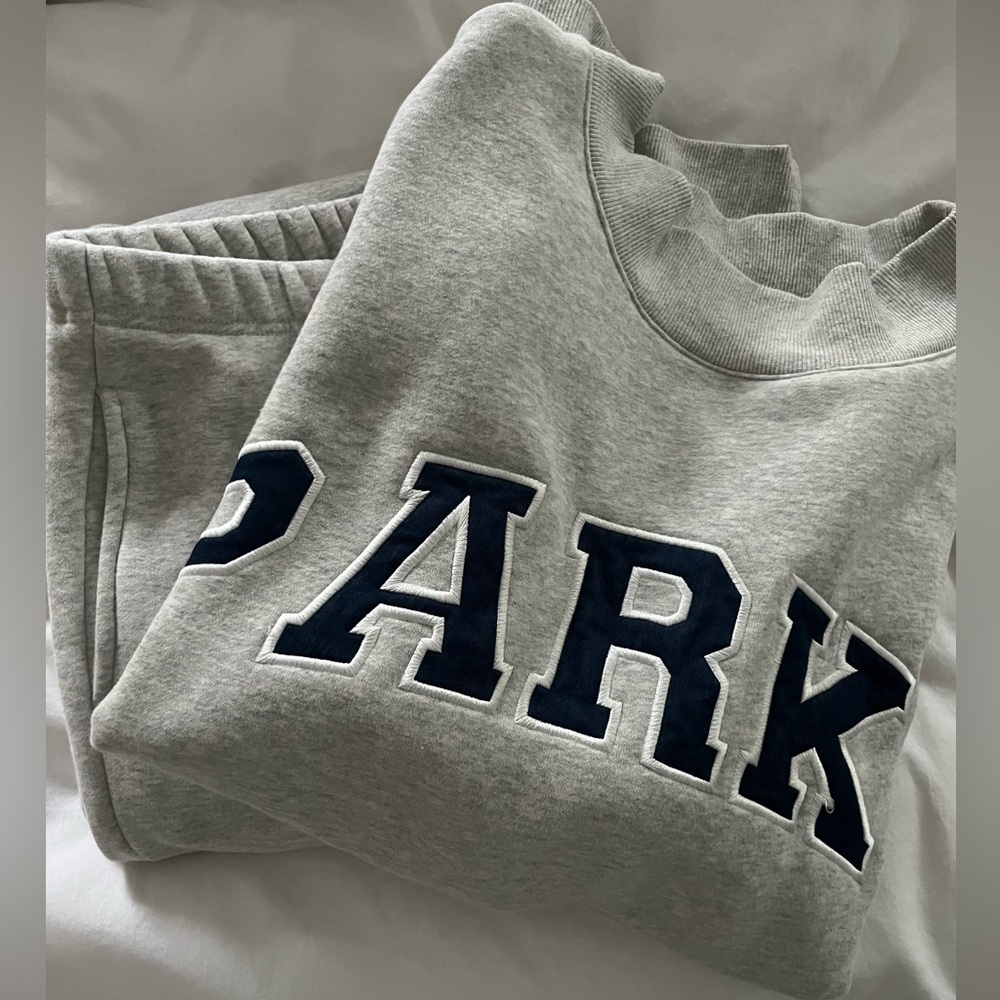 PARKE Varsity Mockneck L/XL and Unisex Sweatpants S/M in Classic Grey
